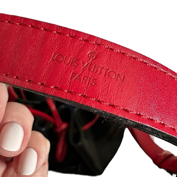 Louis Vuitton Black & Red Epi Leather Noe Castilian Drawstring Shoulder Bag - Picture 4 of 12